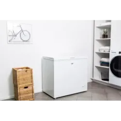 Морозильна скриня Beko CF200W, прим'ятий кут бічної сторони знизу