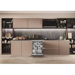 Посудомийна машина Hotpoint-Ariston HM7 42 L, пакування пошкоджене, товар цілий.